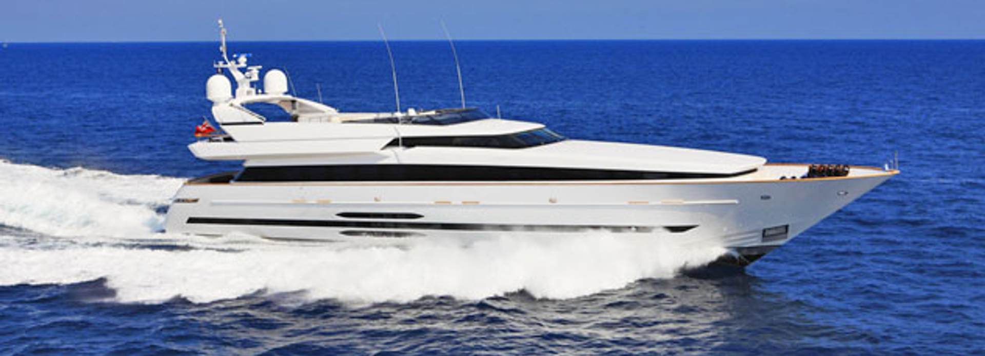 Blink yacht, Cantieri di Pisa