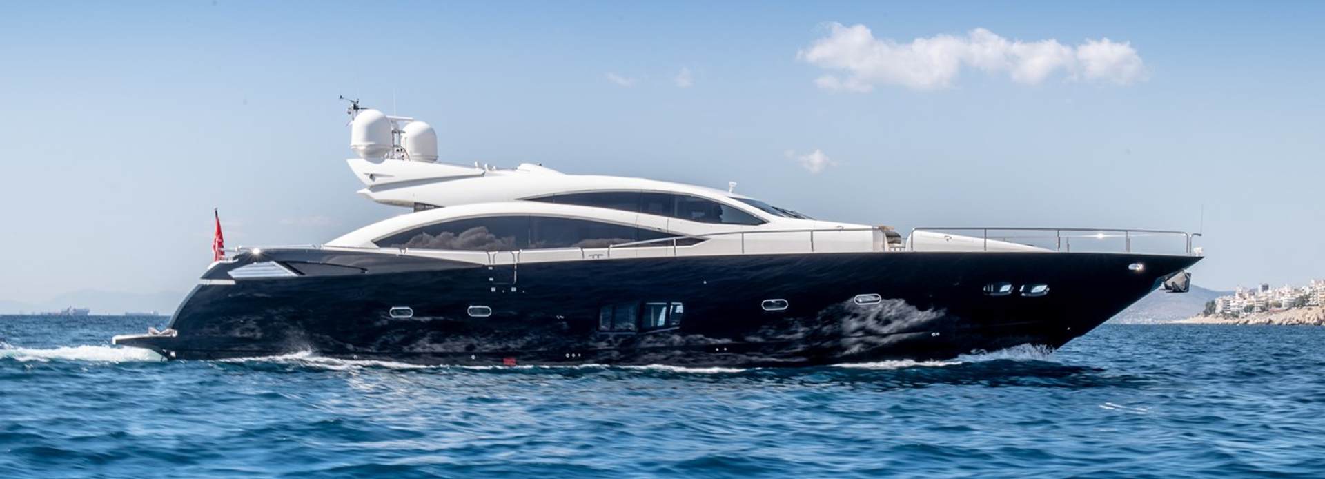 Blade 6 yacht, Sunseeker