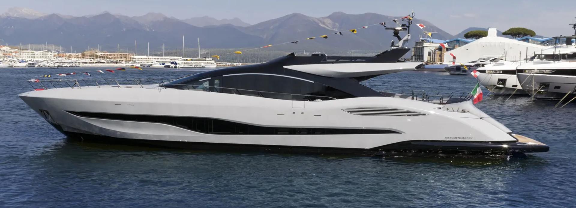 Simply Lovely yacht, Mangusta