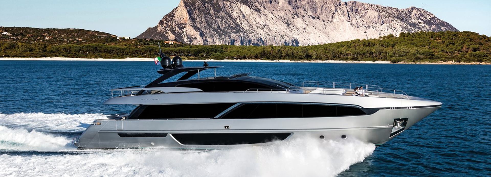 Iron Gryphon yacht, Riva