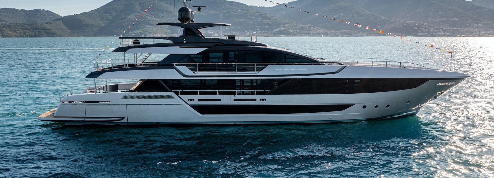 Janus Navem yacht, Riva