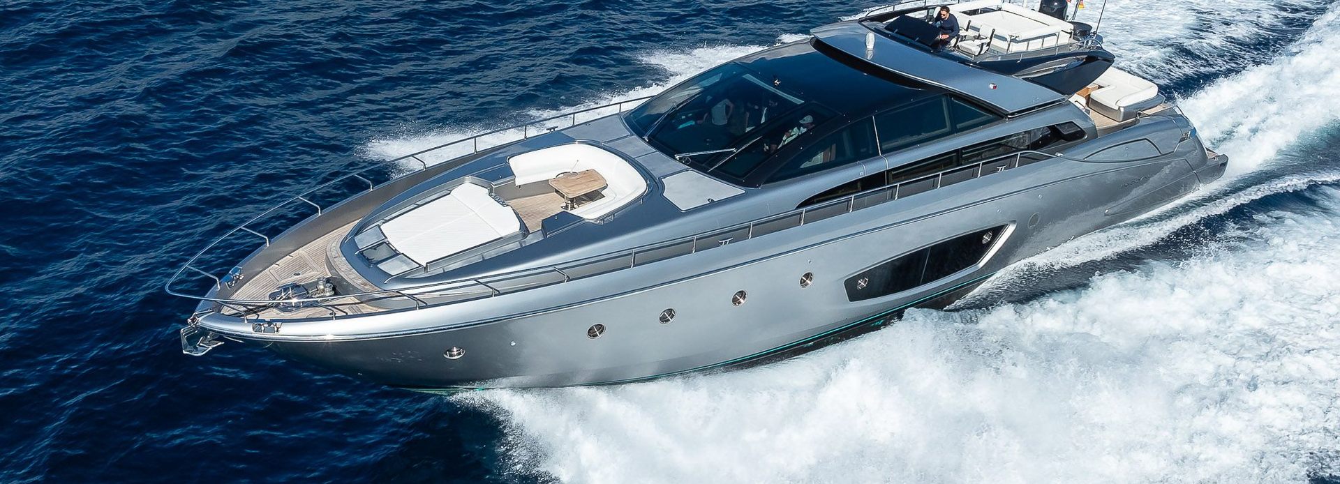 Titaneon II yacht, Riva