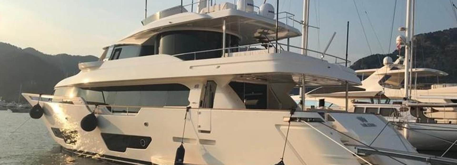 Milena yacht, Custom Line