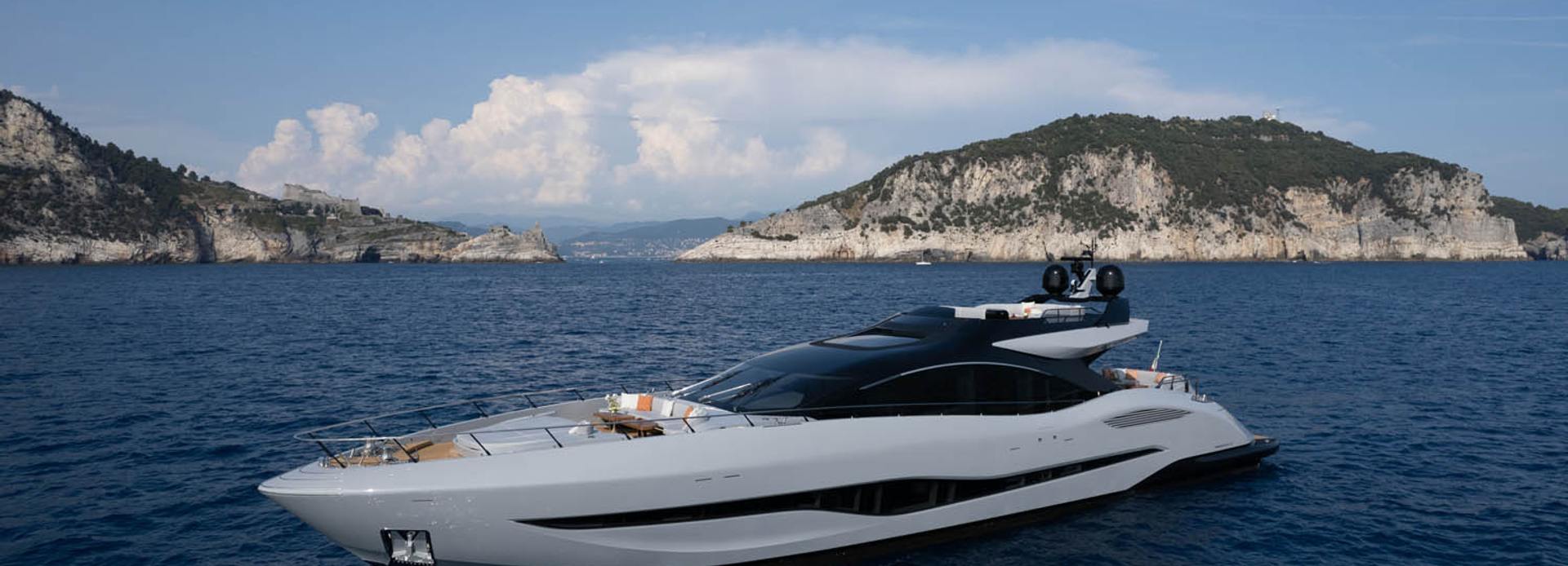 Aether yacht, Mangusta