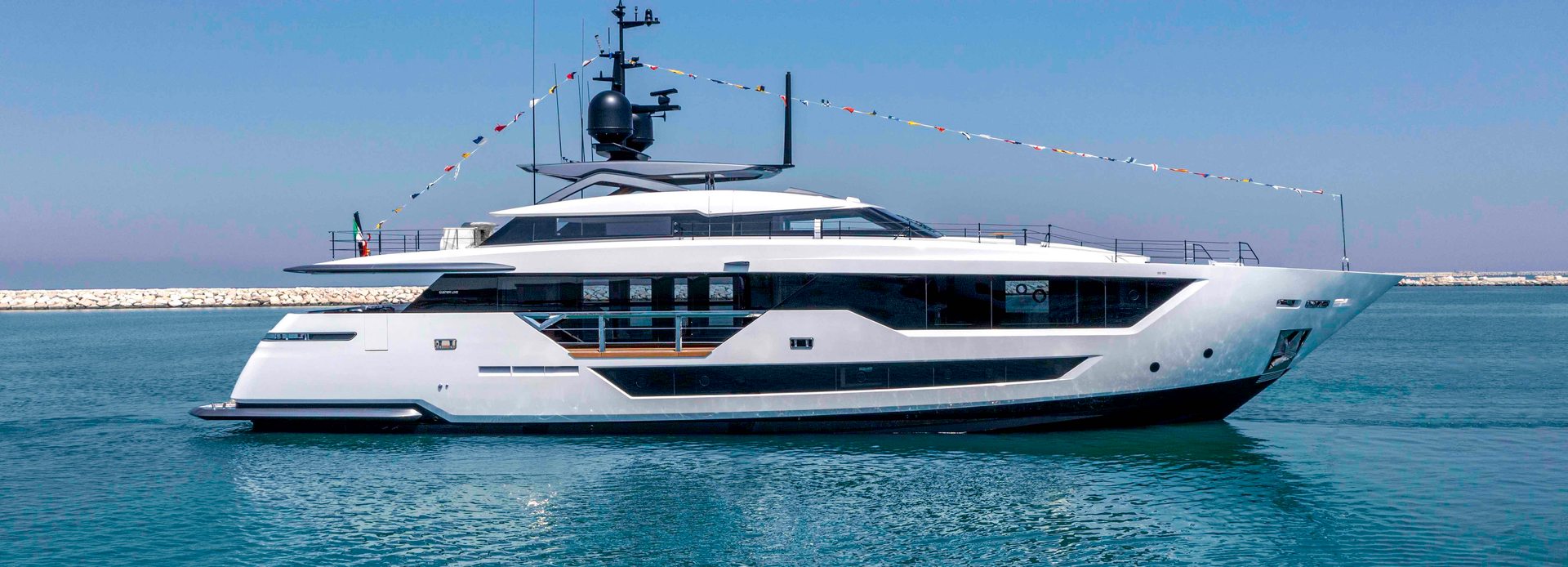 Étoile yacht, Custom Line