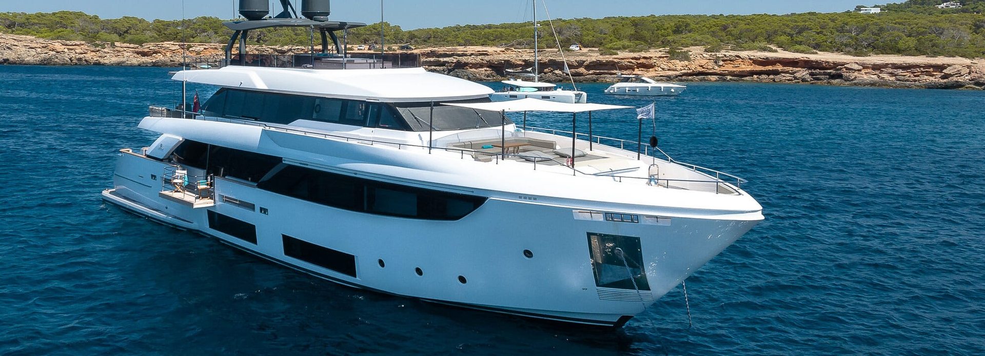 On yacht, Custom Line