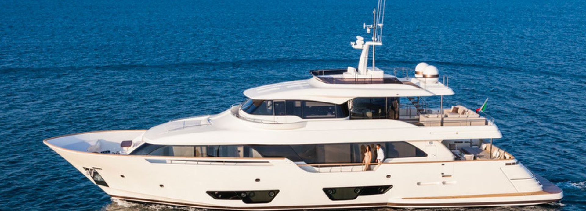 Estella yacht, Custom Line