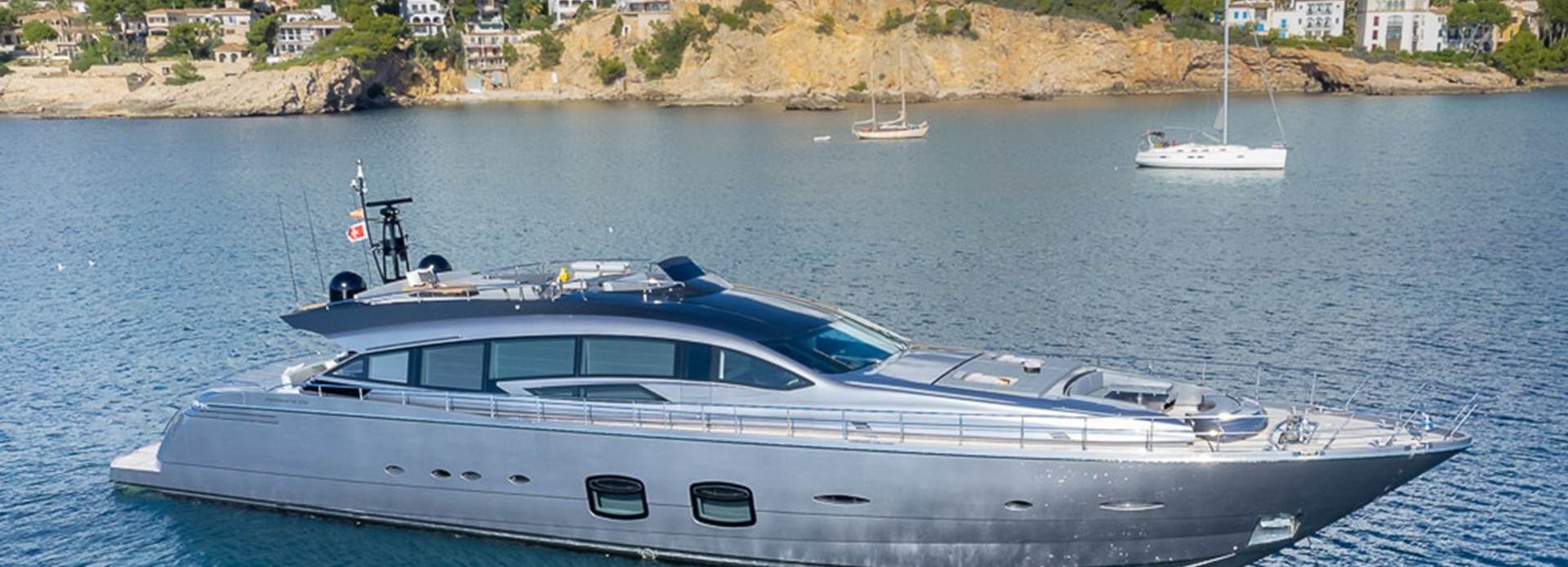 Aldebaran III yacht, Pershing