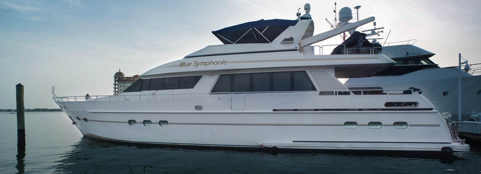 Blue Symphonie yacht, Moonen