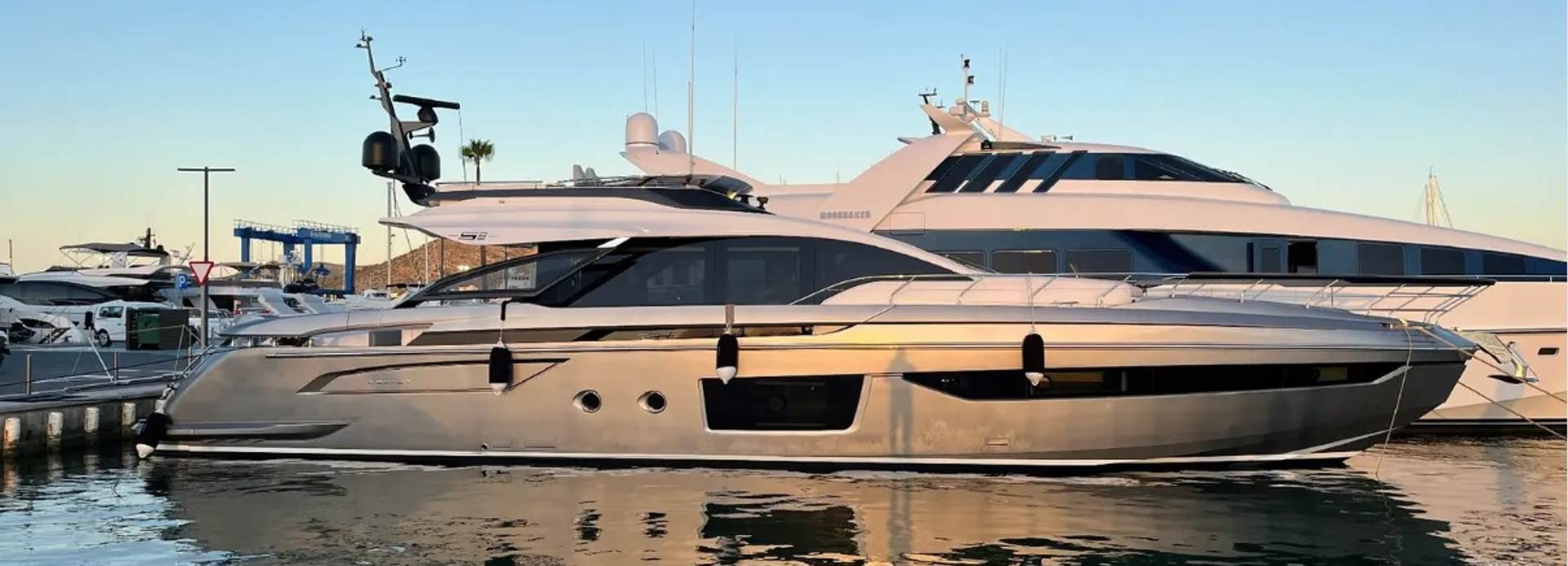 Apricity yacht, Azimut