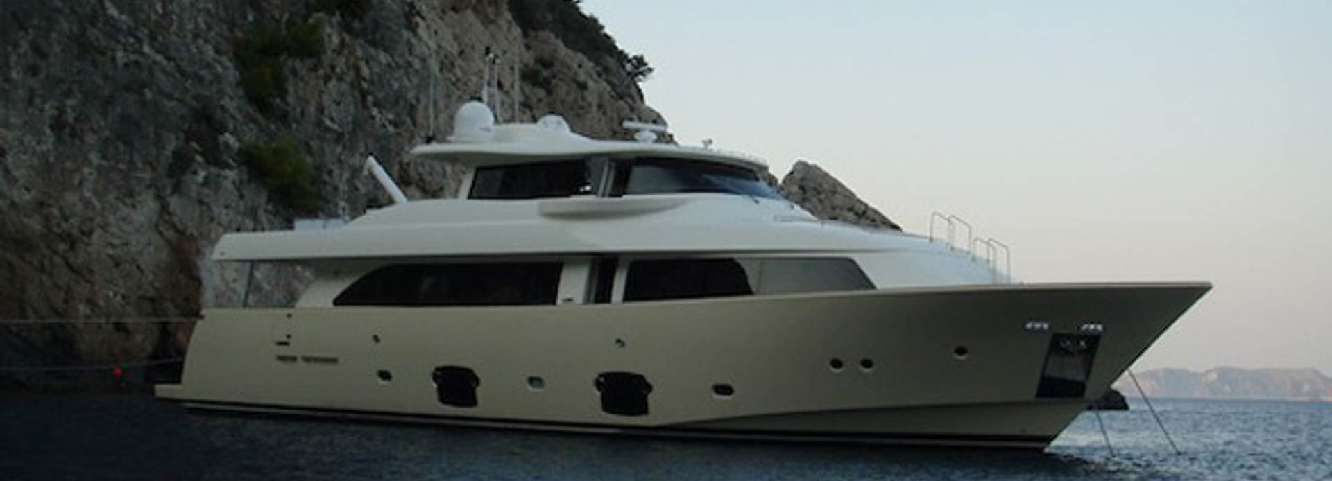 Dana yacht, Custom Line
