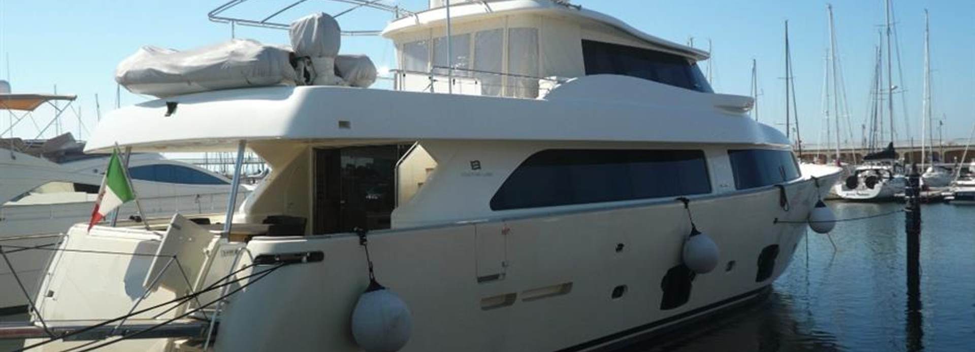 Stradivaria yacht, Custom Line