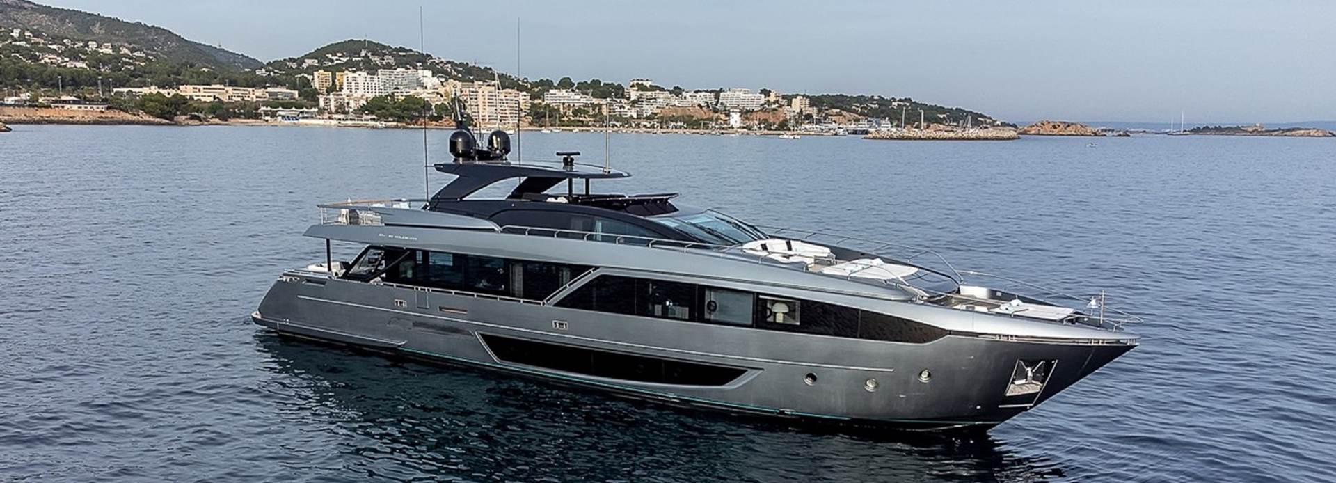 Riviera yacht, Riva