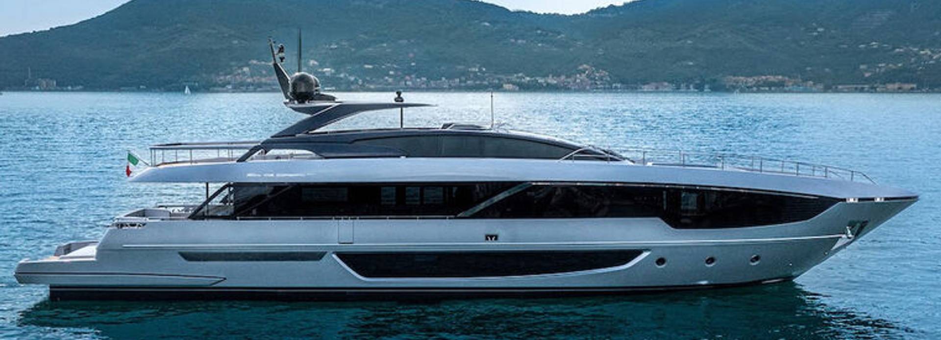 Three Graces yacht, Riva