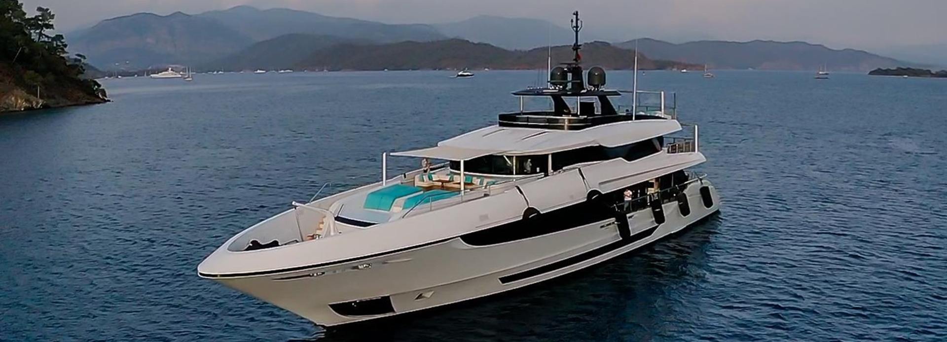 Sunny yacht, Mangusta