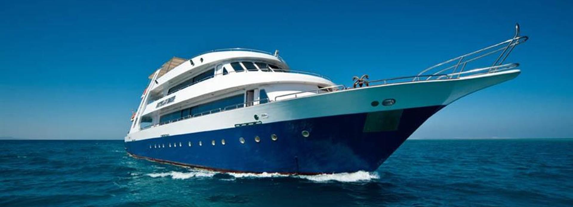 BETELGUESER yacht, Custom