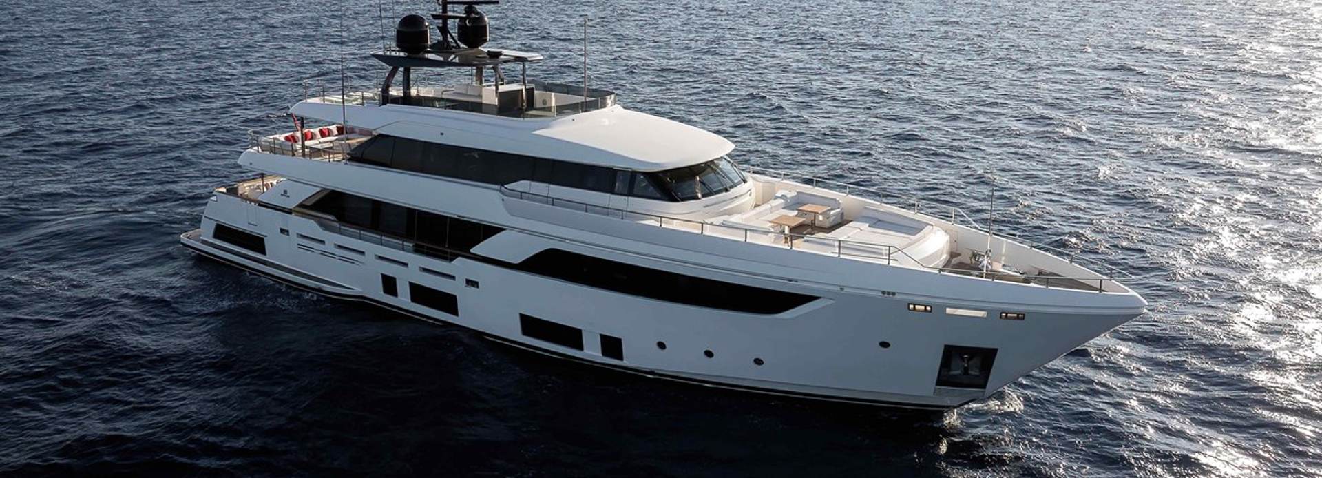 Sweet Lane yacht, Custom Line