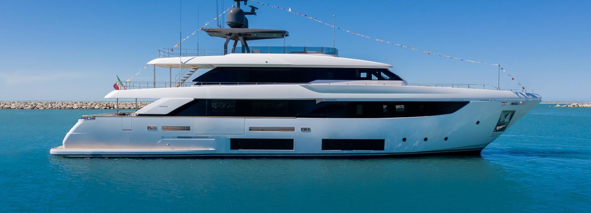 Renewal 3 yacht, Custom Line