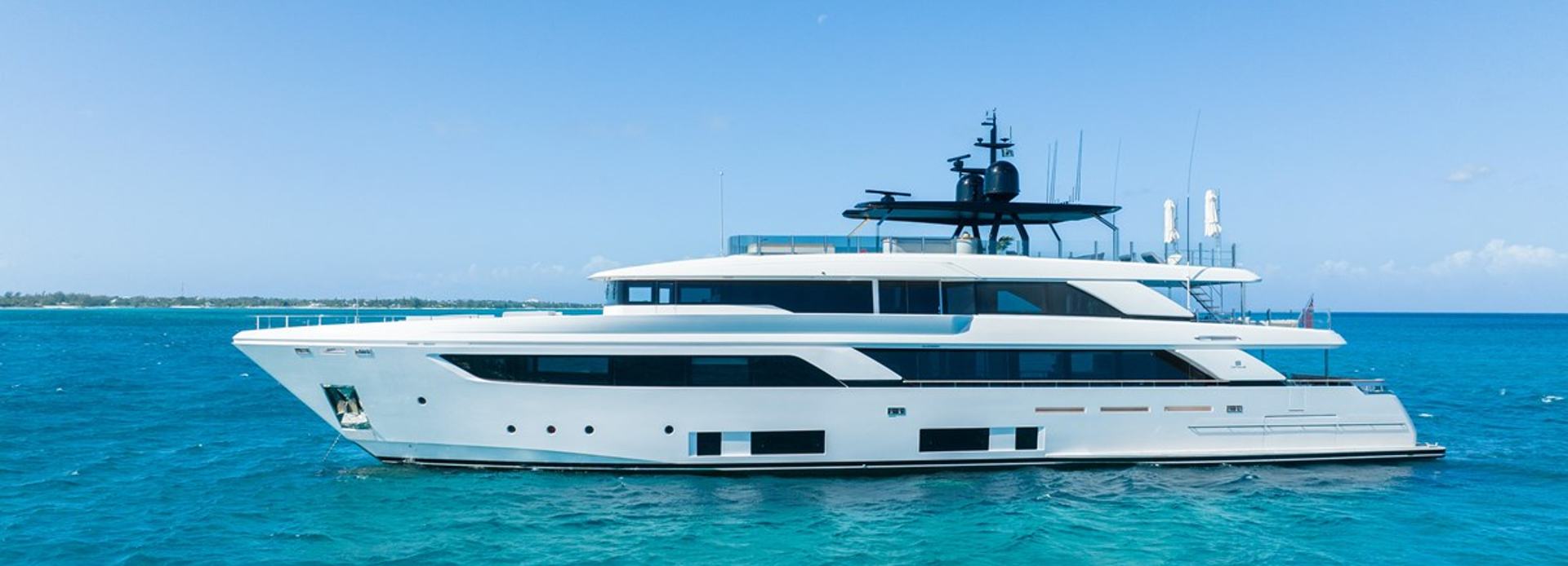 Asante yacht, Custom Line