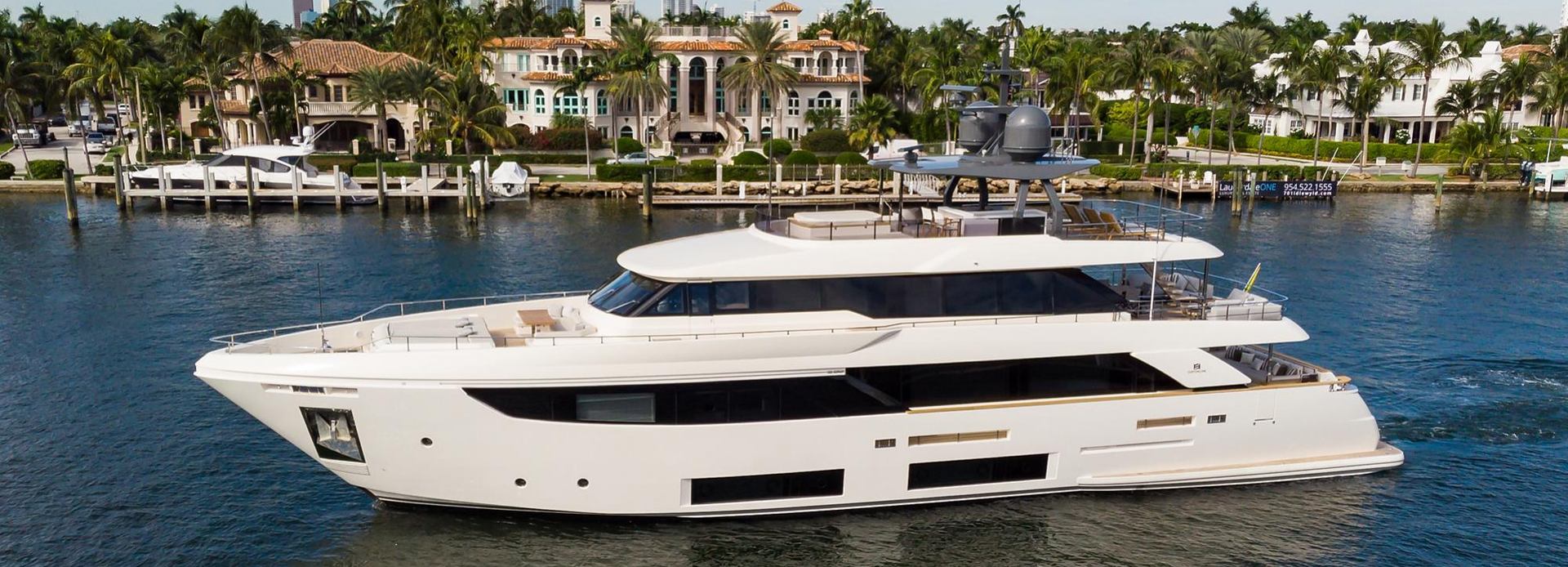 Amity yacht, Custom Line