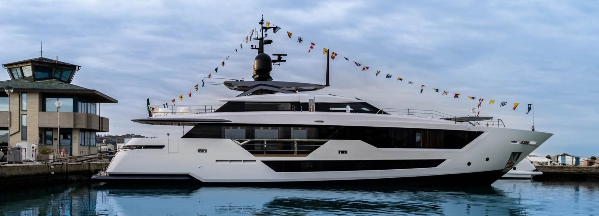 Era II yacht, Custom Line