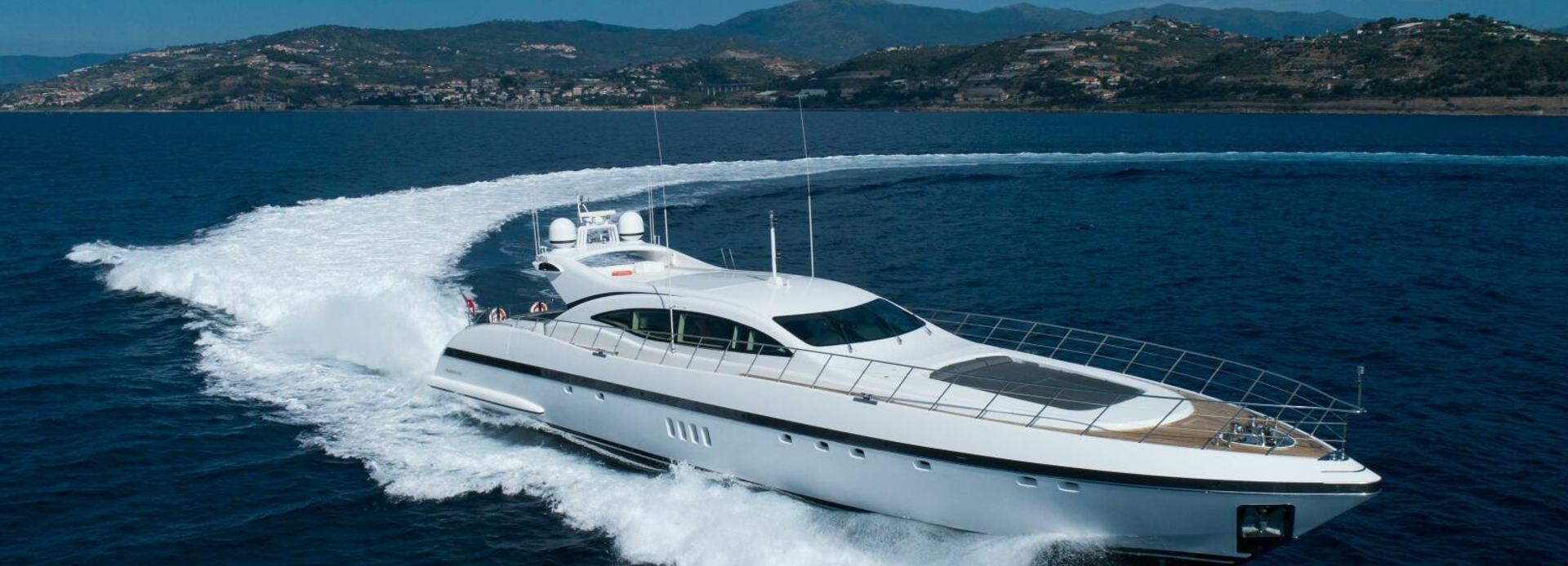 1K yacht, Mangusta