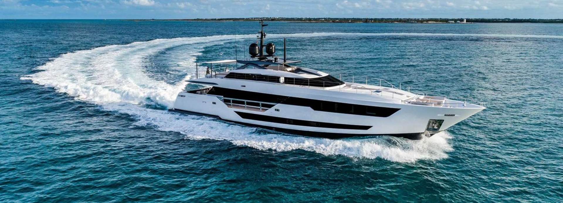 Randy Beth yacht, Custom Line