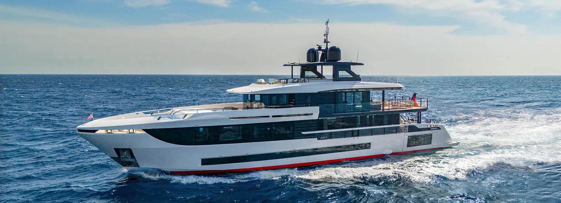 Mirage yacht, Mangusta