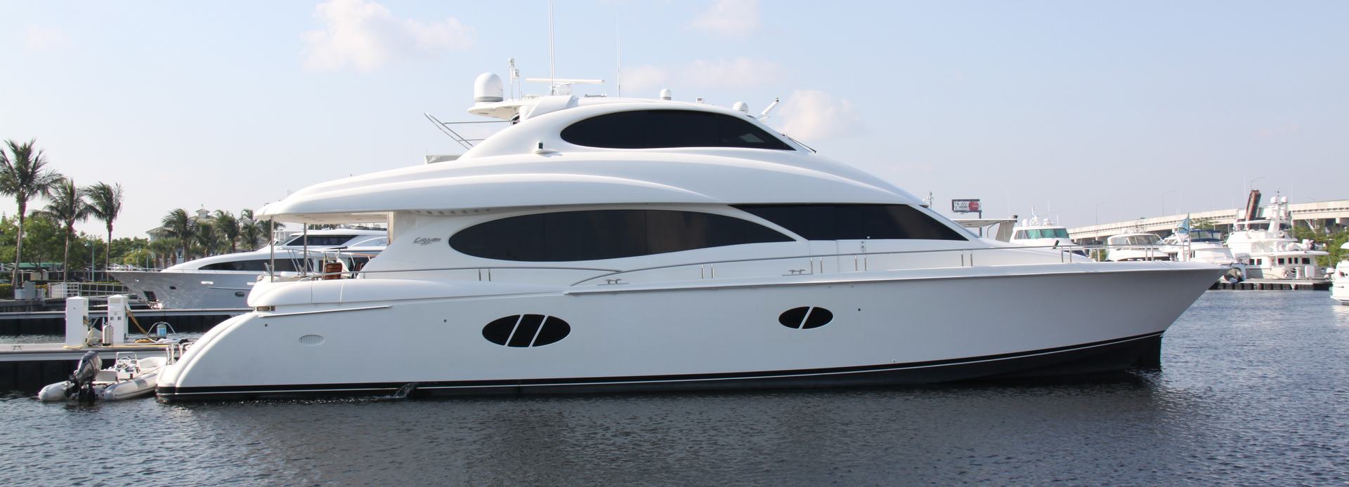 Willyn yacht, Lazzara Yachts
