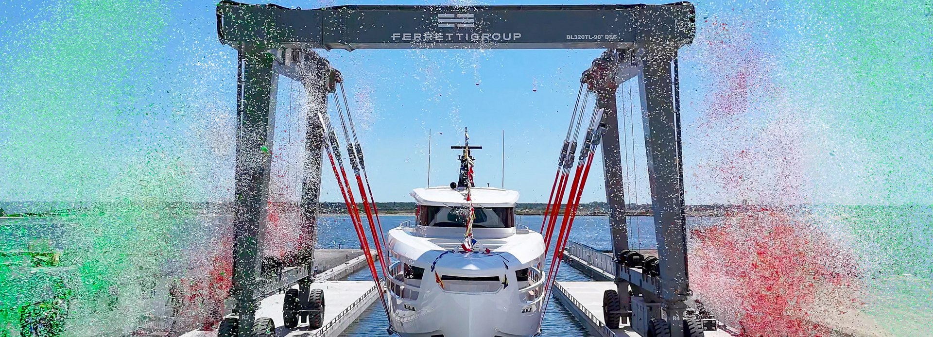 Love yacht, Ferretti Yachts