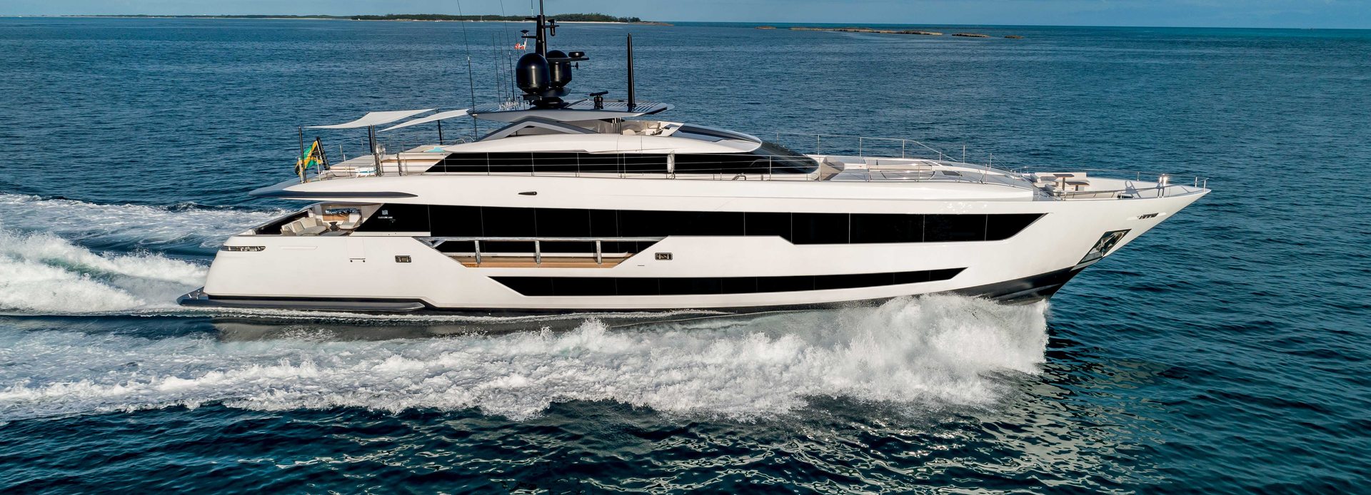 Nataly S yacht, Custom Line