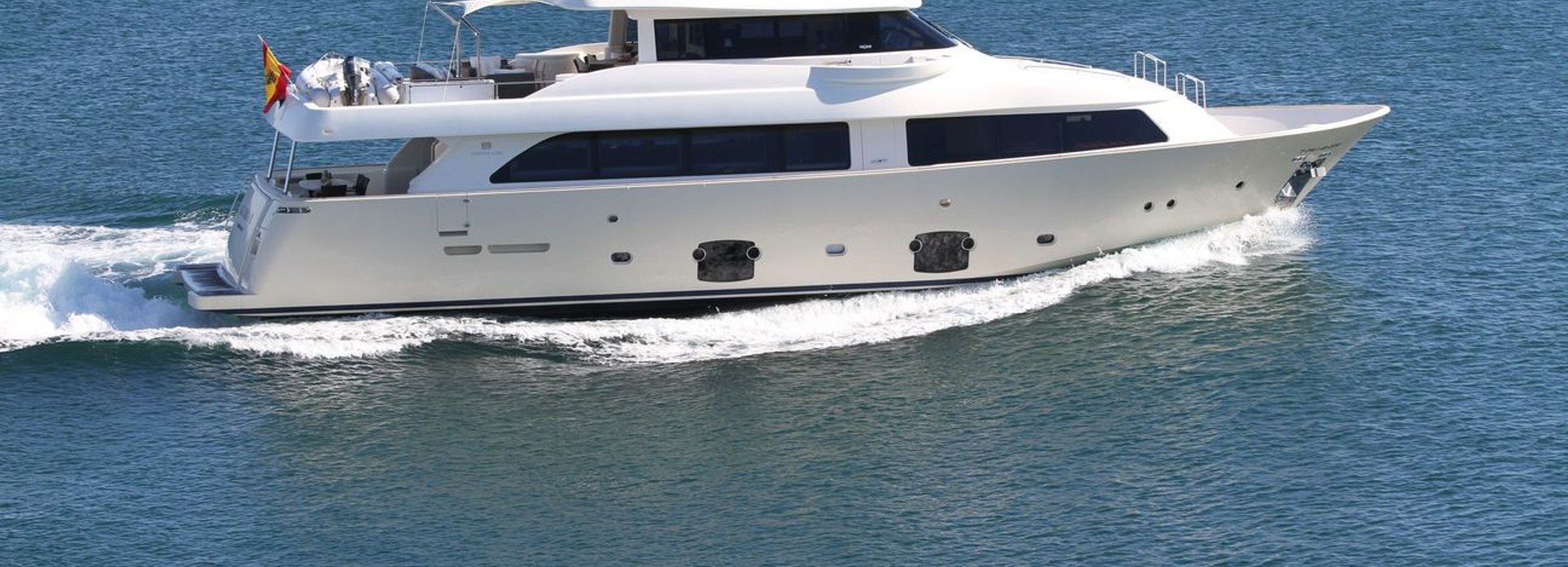 Ave of Rome yacht, Custom Line