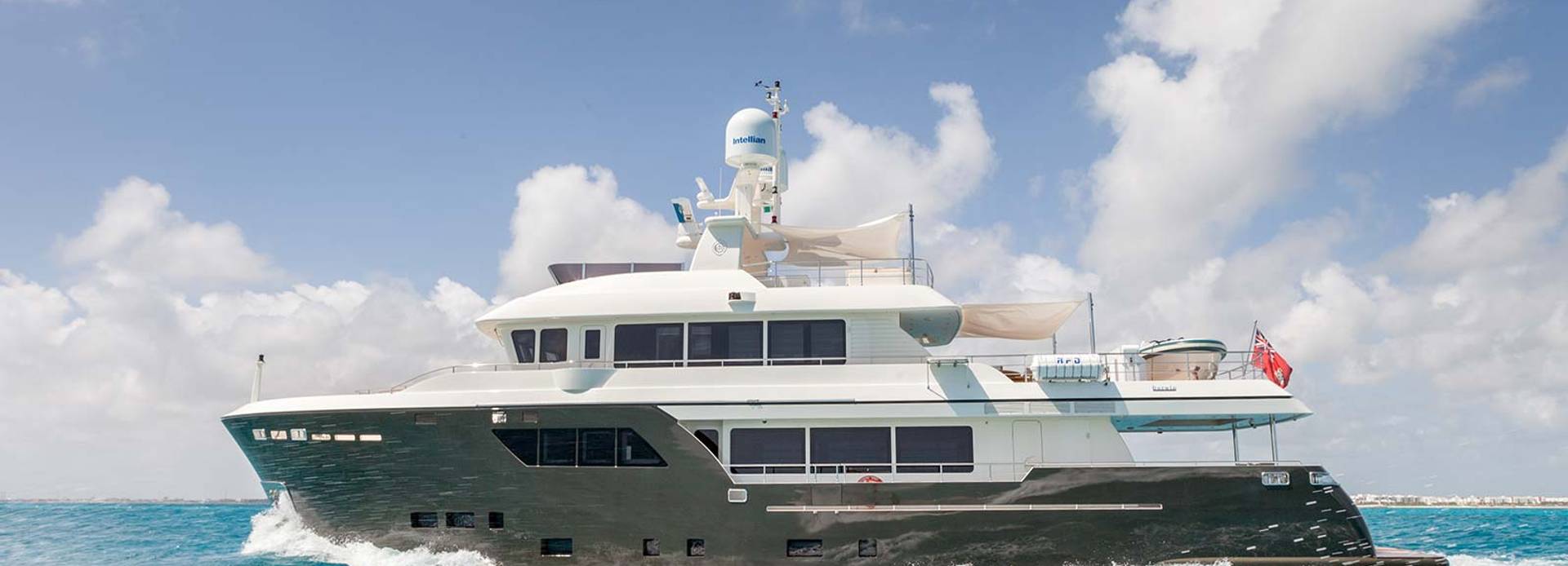 Acala yacht, Cantiere delle Marche