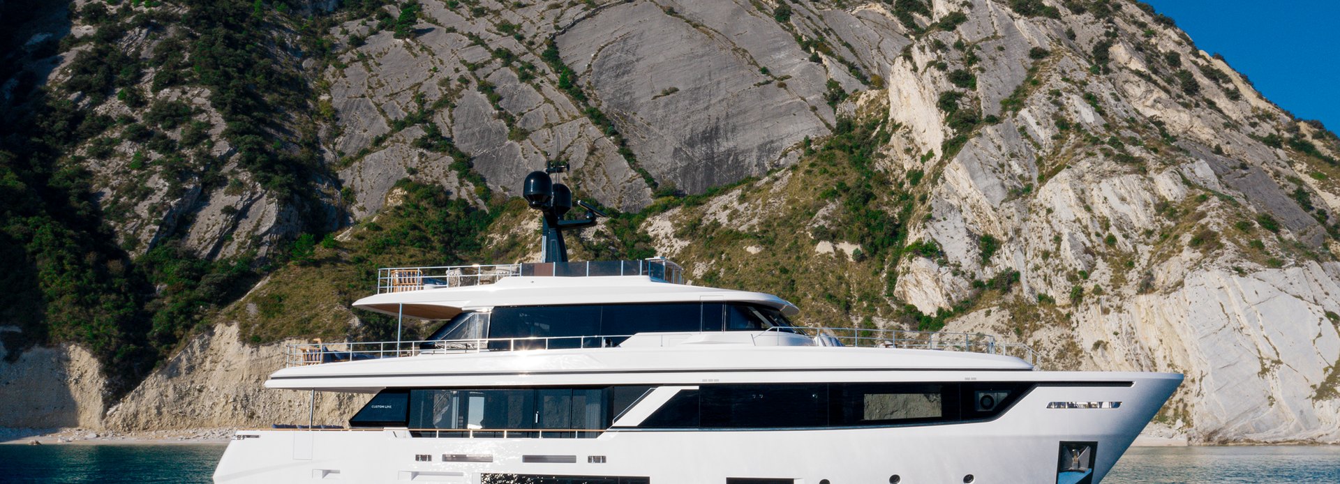 Numero Dix yacht, Custom Line