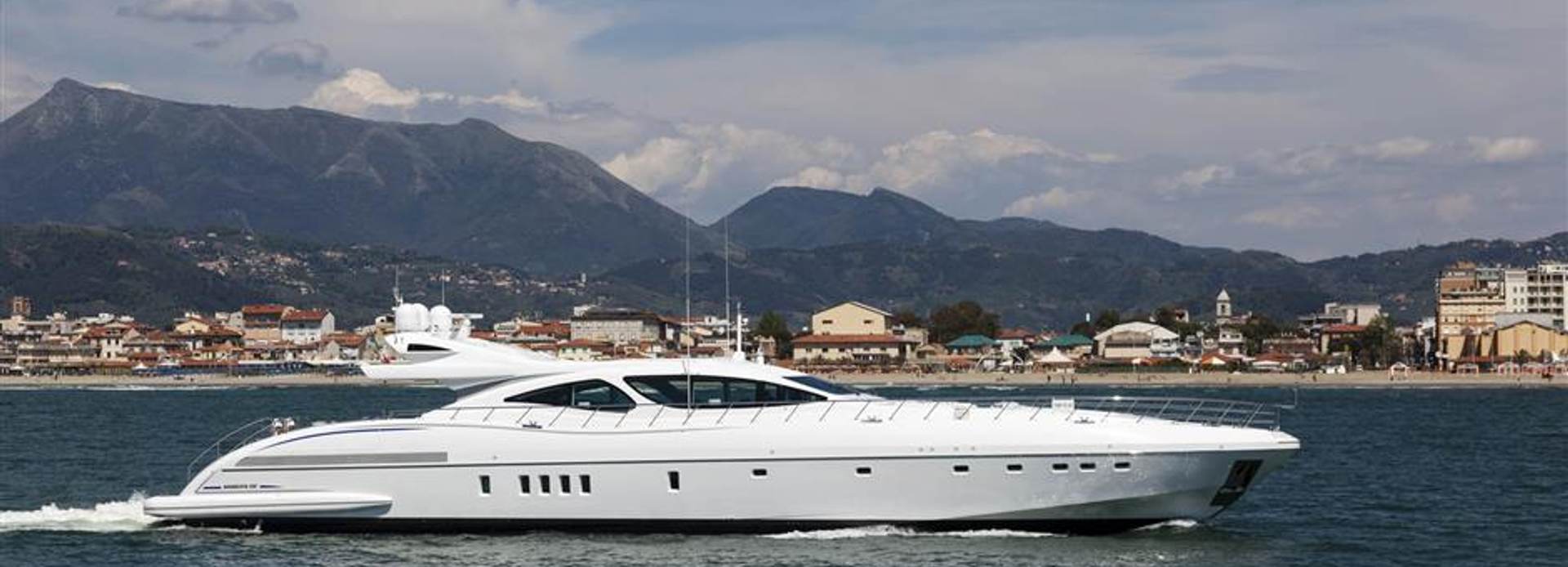 Pida yacht, Mangusta