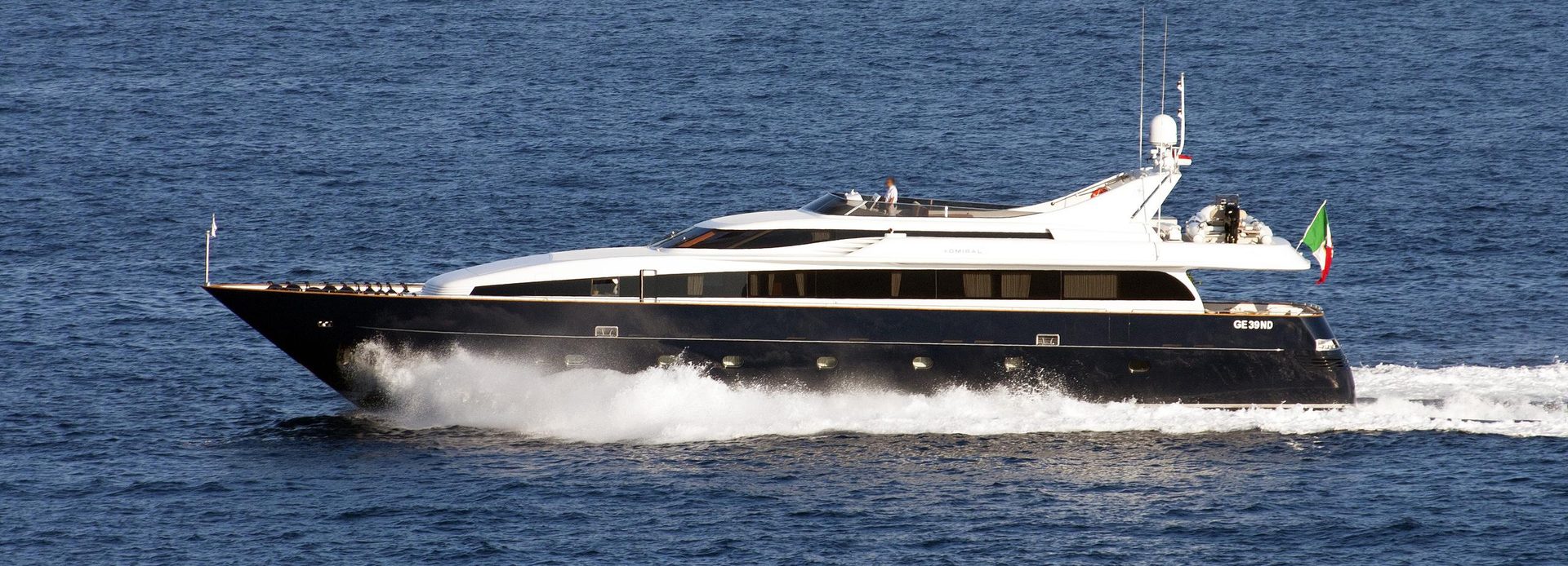 Alhena yacht, Admiral Yachts