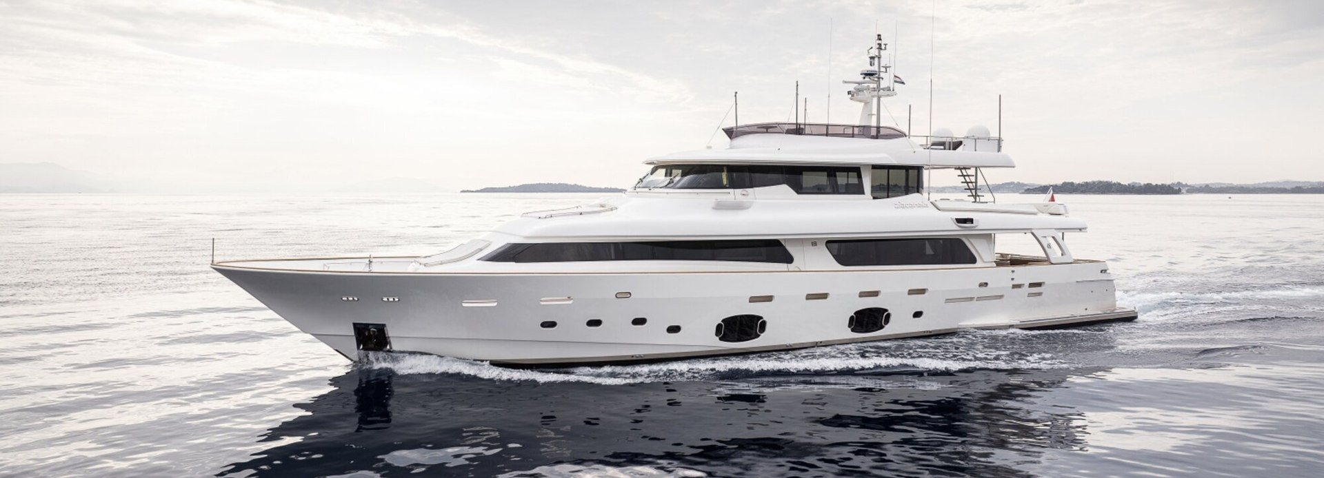 Daloli yacht, Custom Line