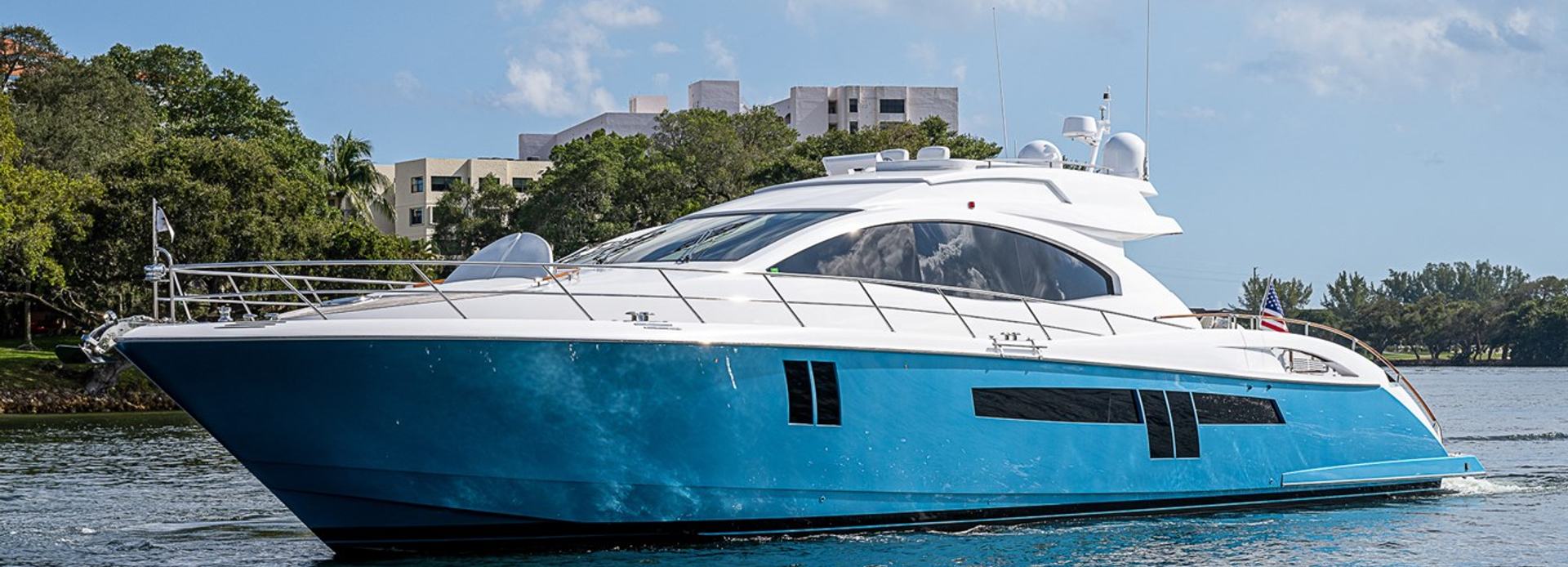Bon Temps yacht, Lazzara Yachts