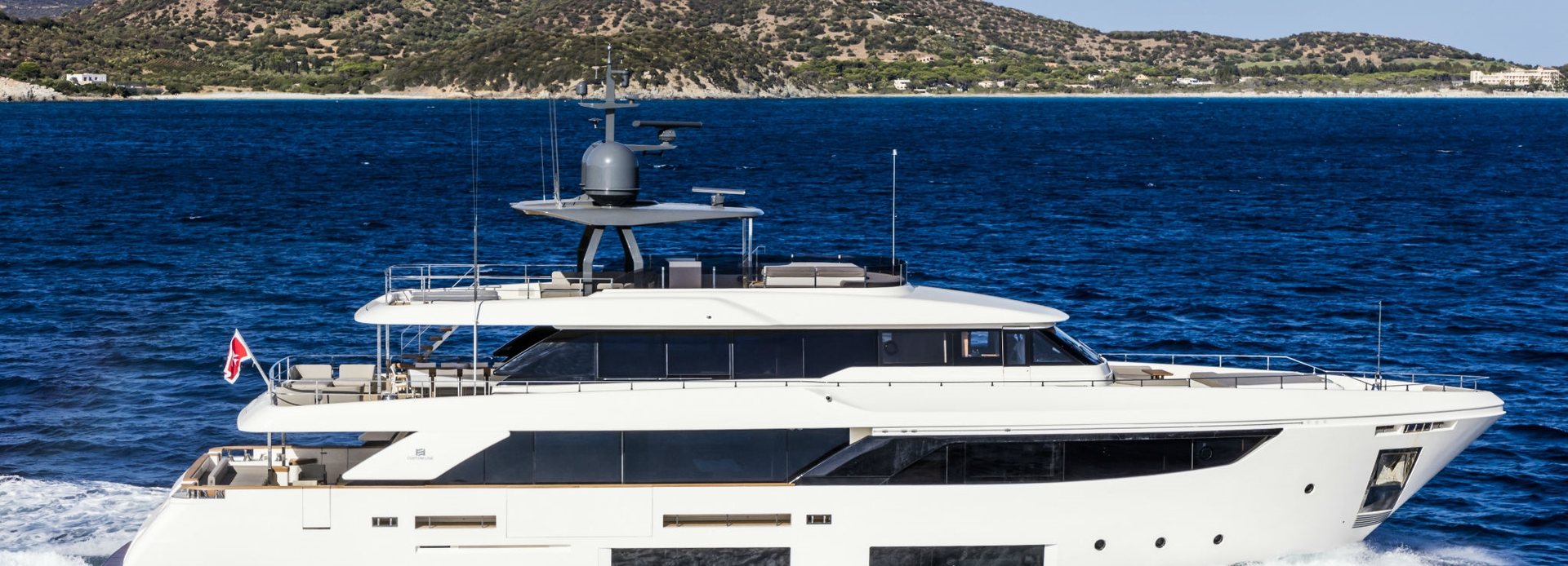 My Lara yacht, Custom Line