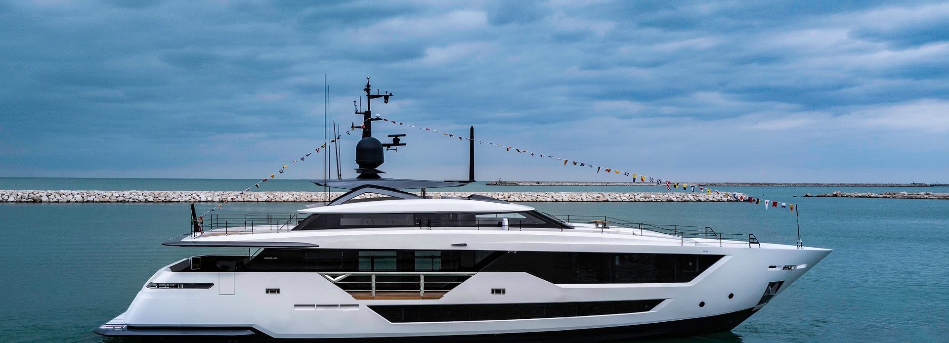 Mrs. D yacht, Custom Line