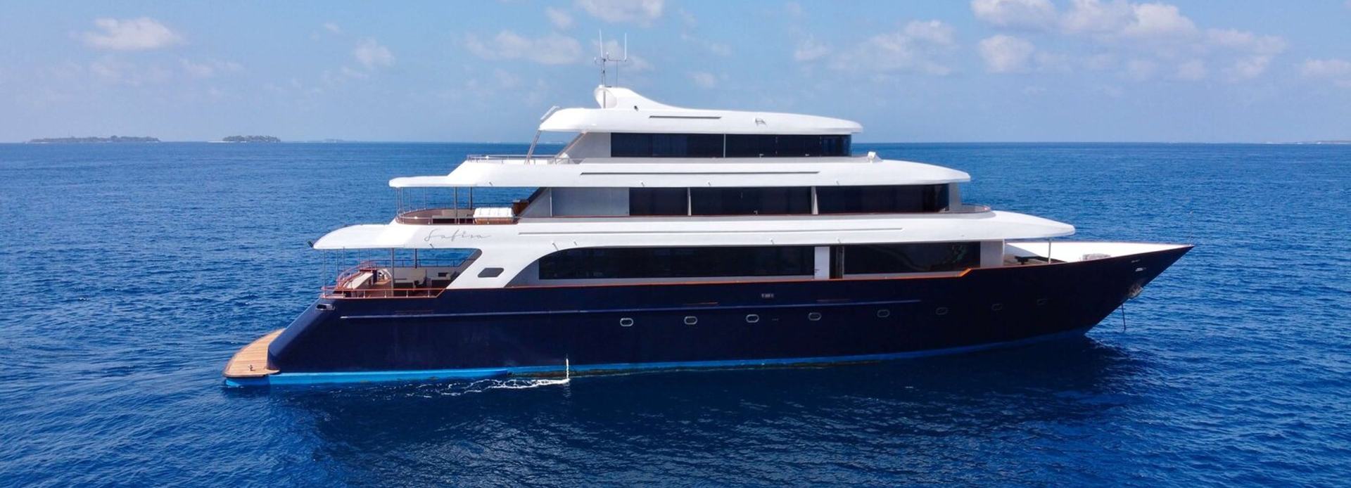 Safira yacht, Custom