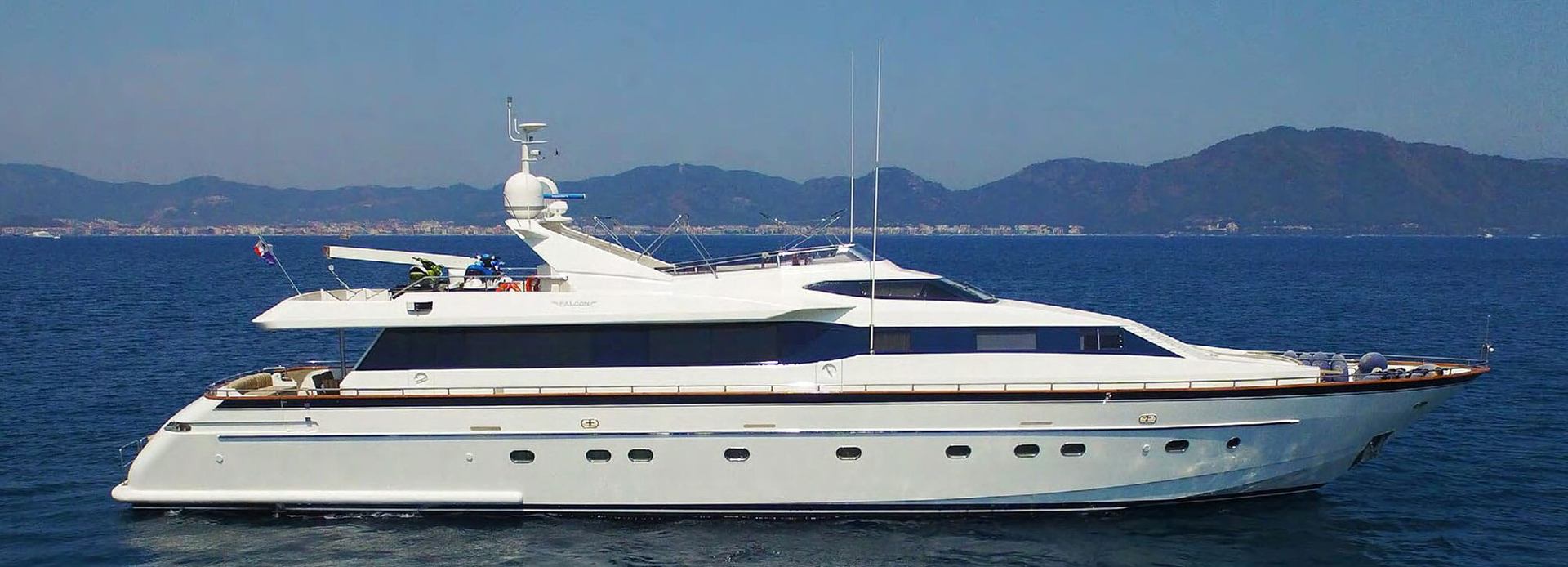 Q yacht, Falcon Yachts