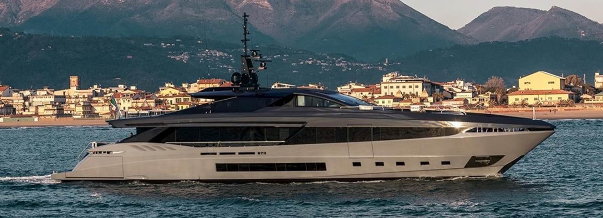 R.R. yacht, Mangusta