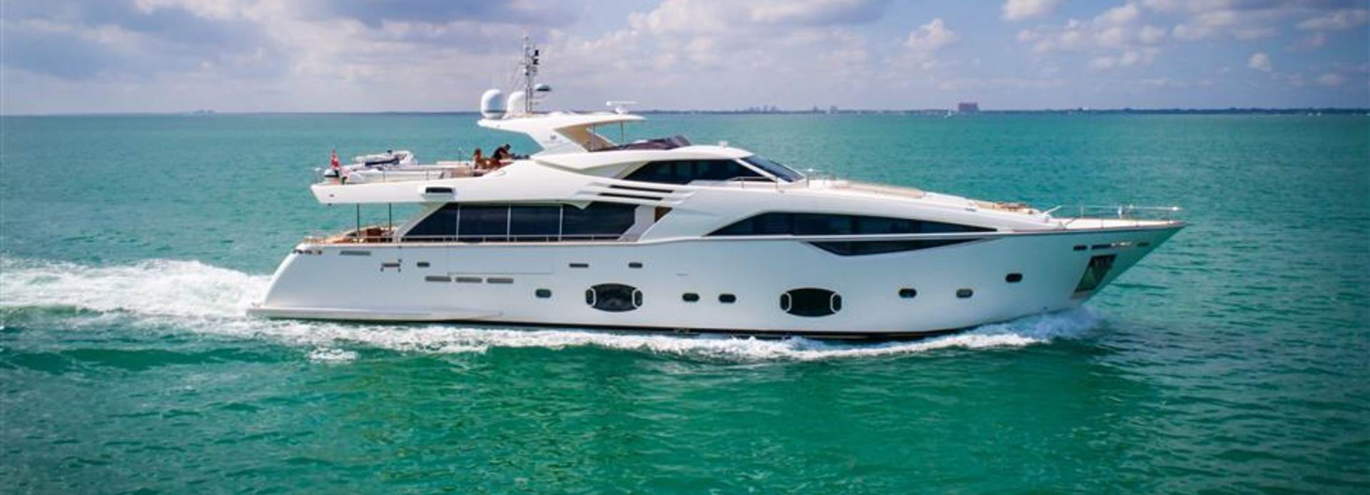 La Mar yacht, Custom Line