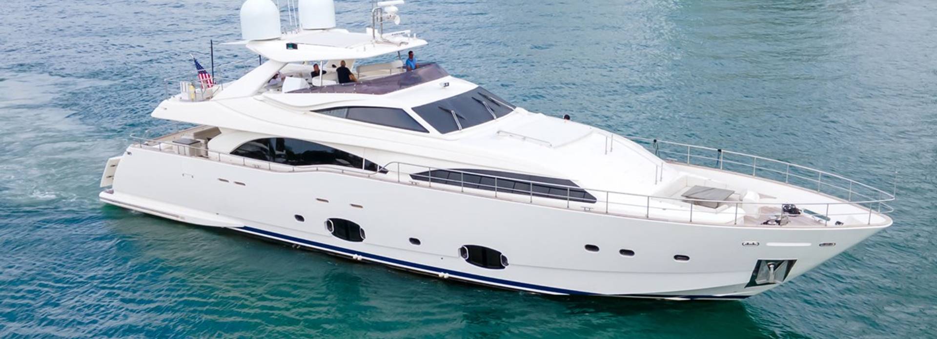 Karibu yacht, Custom Line