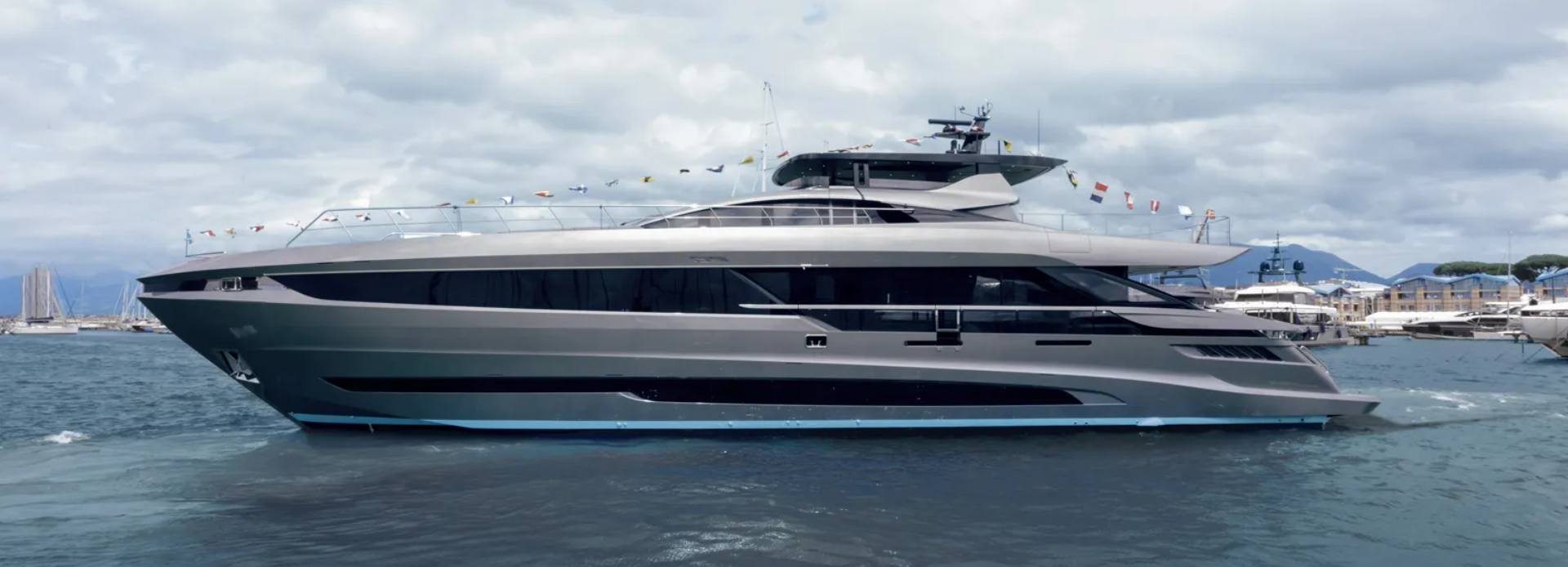 Offline yacht, Mangusta