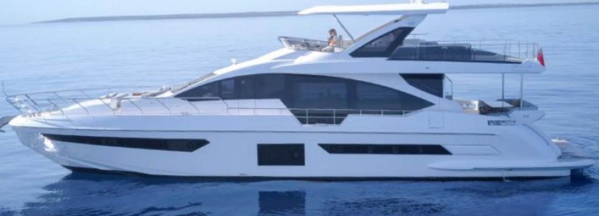 Queen Aynur yacht, Azimut
