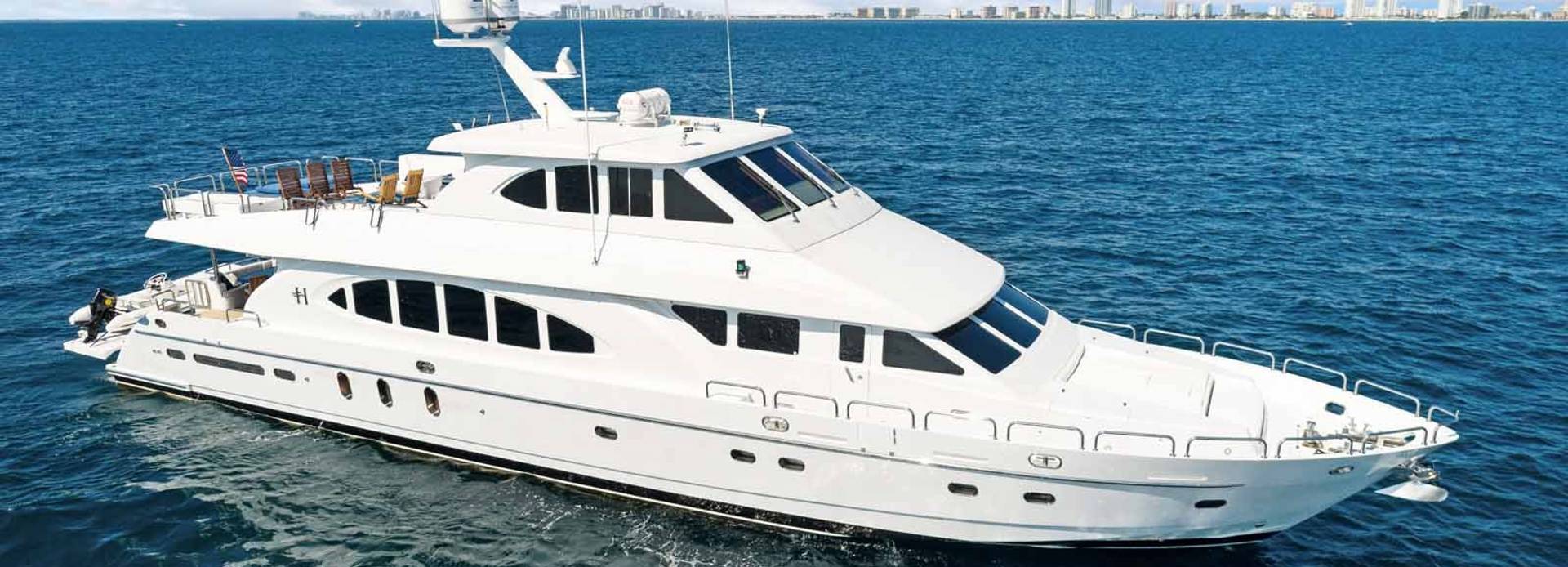 B Happy yacht, Hargrave Custom Yachts