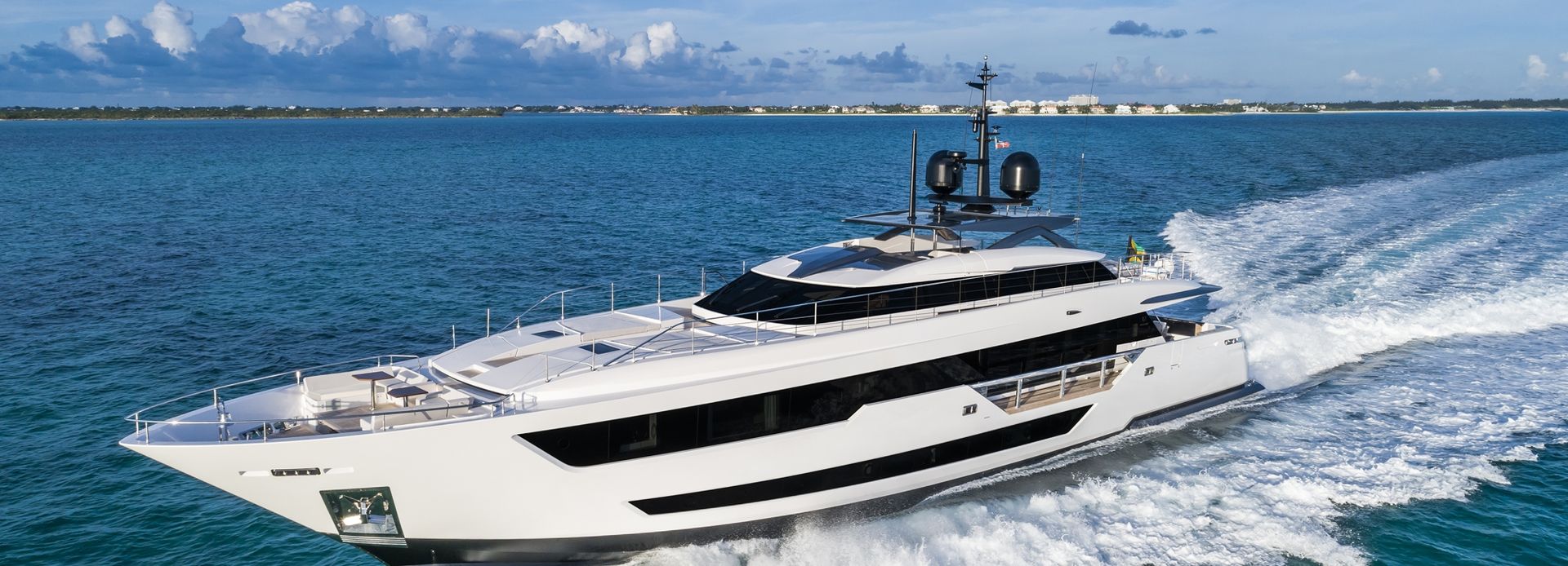 Never Blue yacht, Custom Line