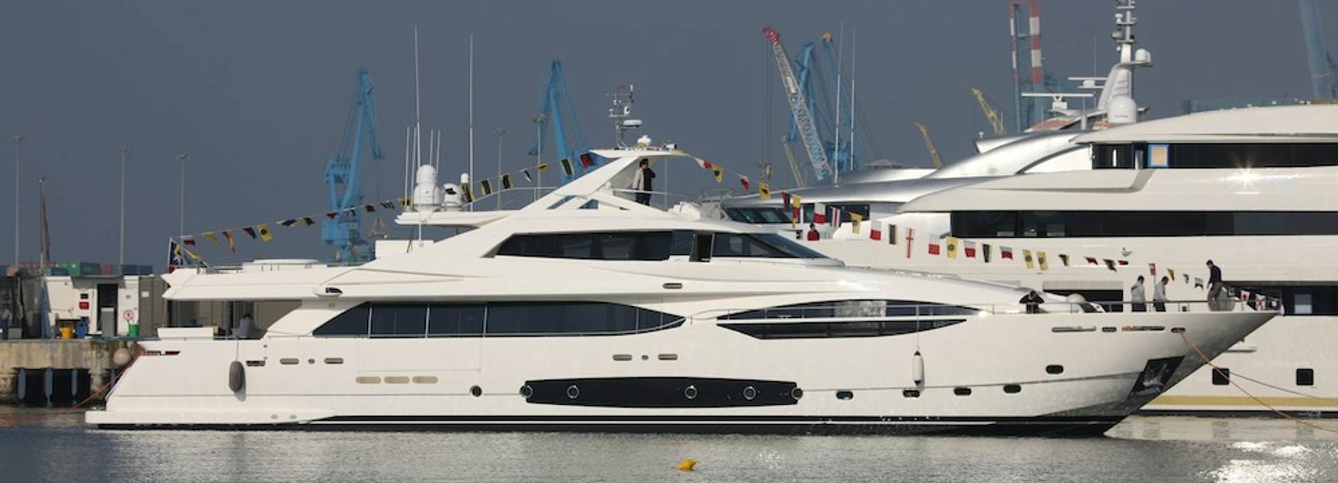 Lavanda yacht, Custom Line